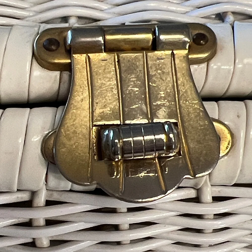 BRITISH OF HONG KONG Vintage Handmade White Wicker Purse - Picture 8 of 17